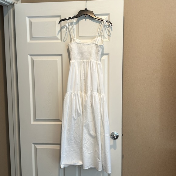 Astr white flowy dress! - Picture 4 of 5